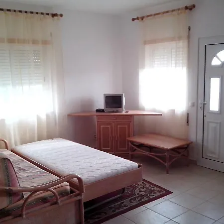 Lovely W 1 Bedroom And Garden View * אלבופיירה